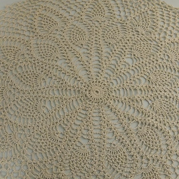VINTAGE LARGE 23" CROCHET TABLE SCAPE CENTER PIECE GRANNYCORE, BOHO, HANDCRAFTED - Picture 1 of 9